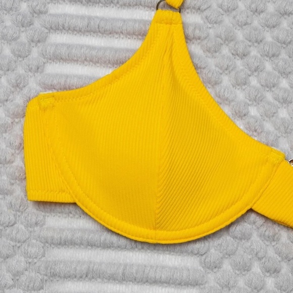 Bikini - Picture 3 of 5